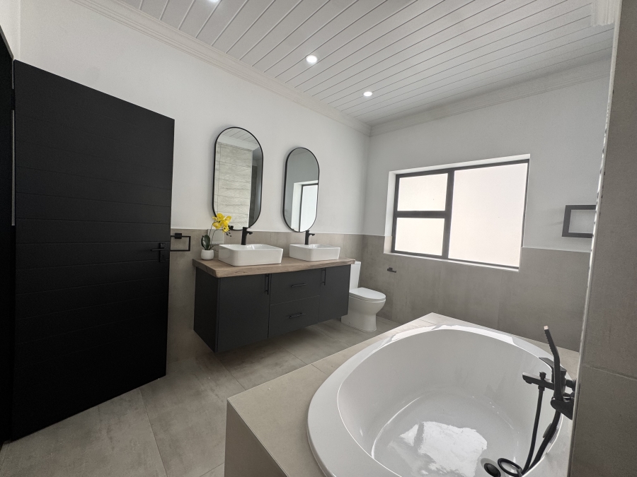 4 Bedroom Property for Sale in Wilkoppies North West